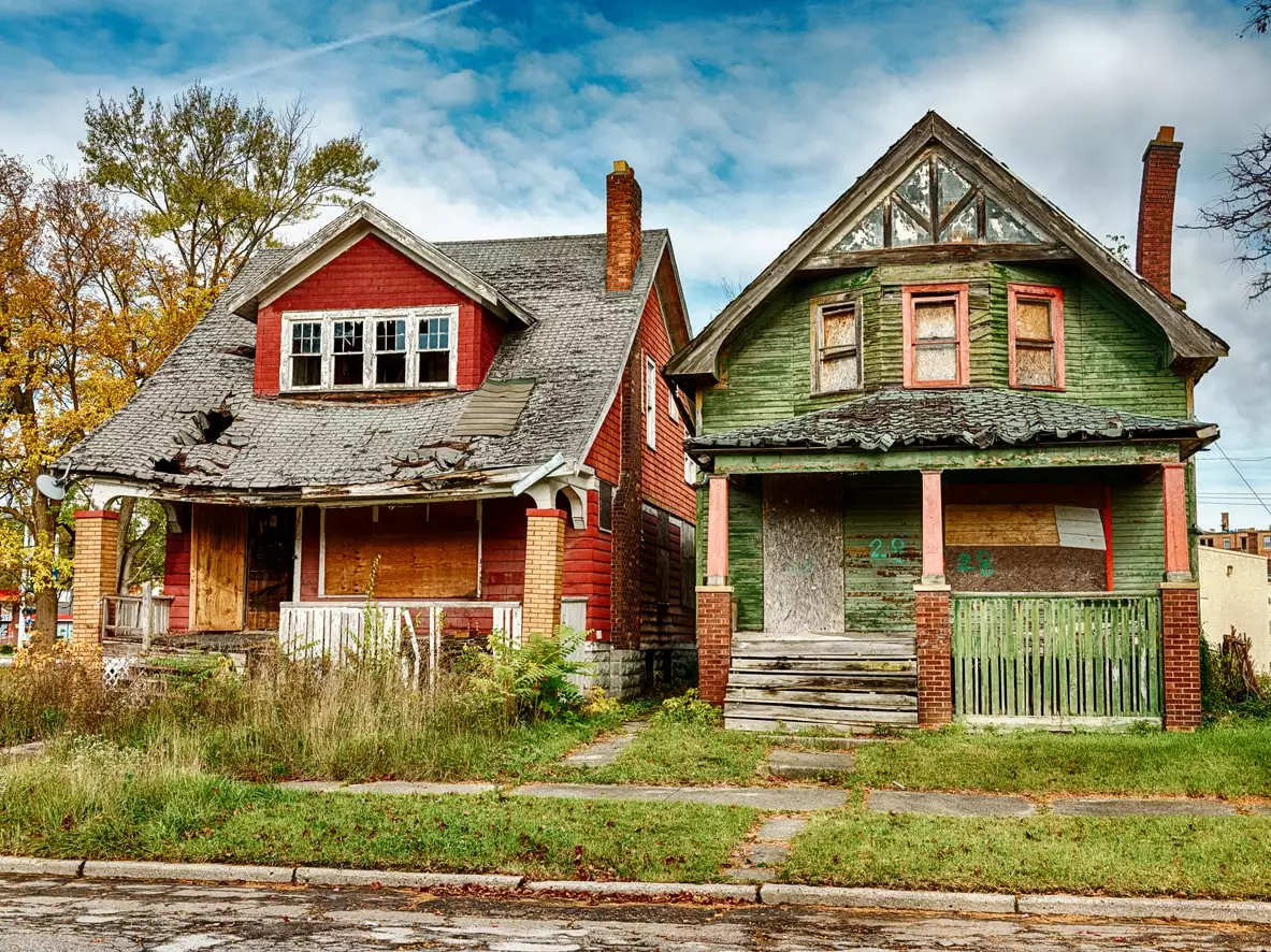 How to Find Abandoned Houses and Identify Their Owners